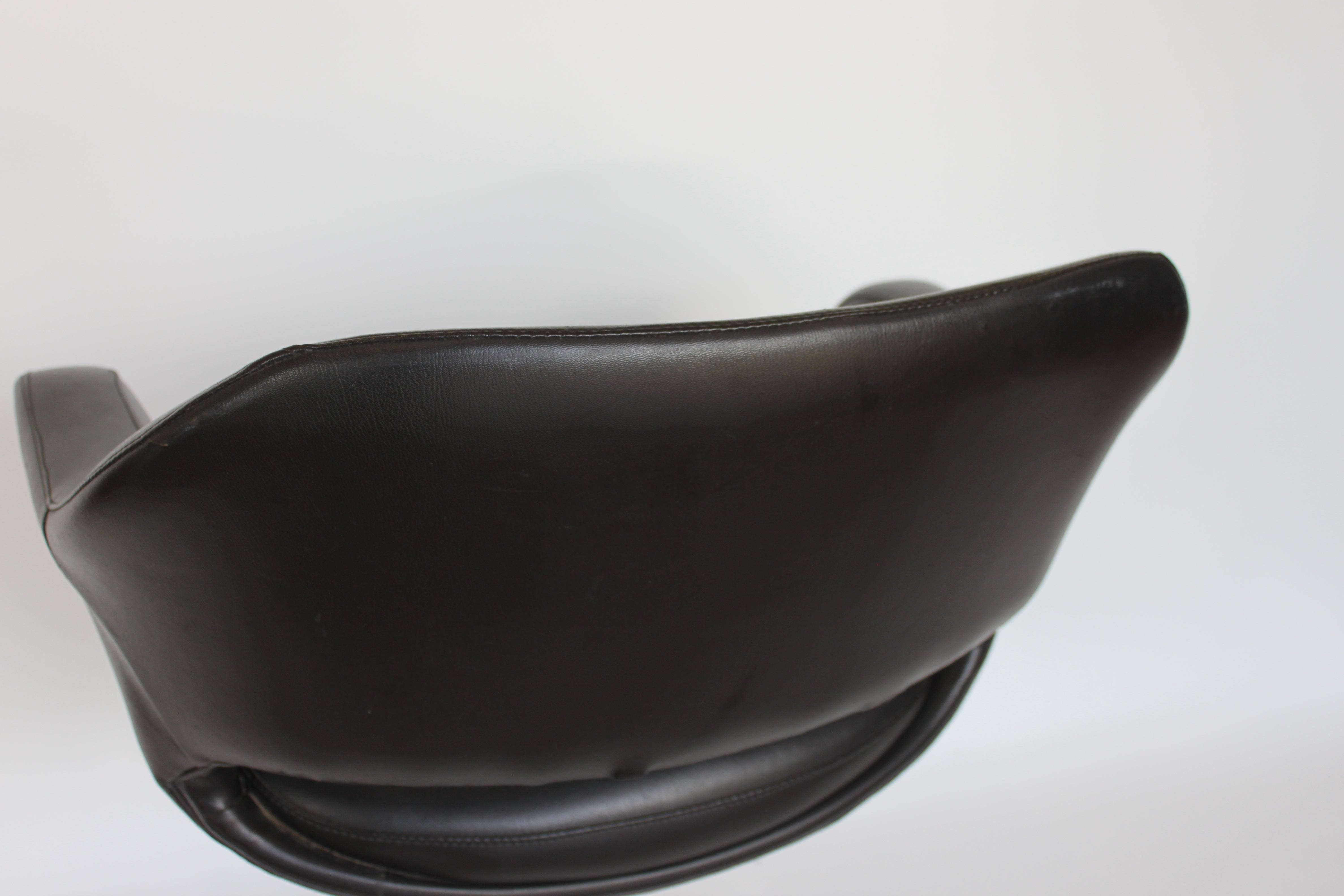 c.1967 Olli Mannermaa “Kilta” Swivel Chair — Danish Deluxe, Australia