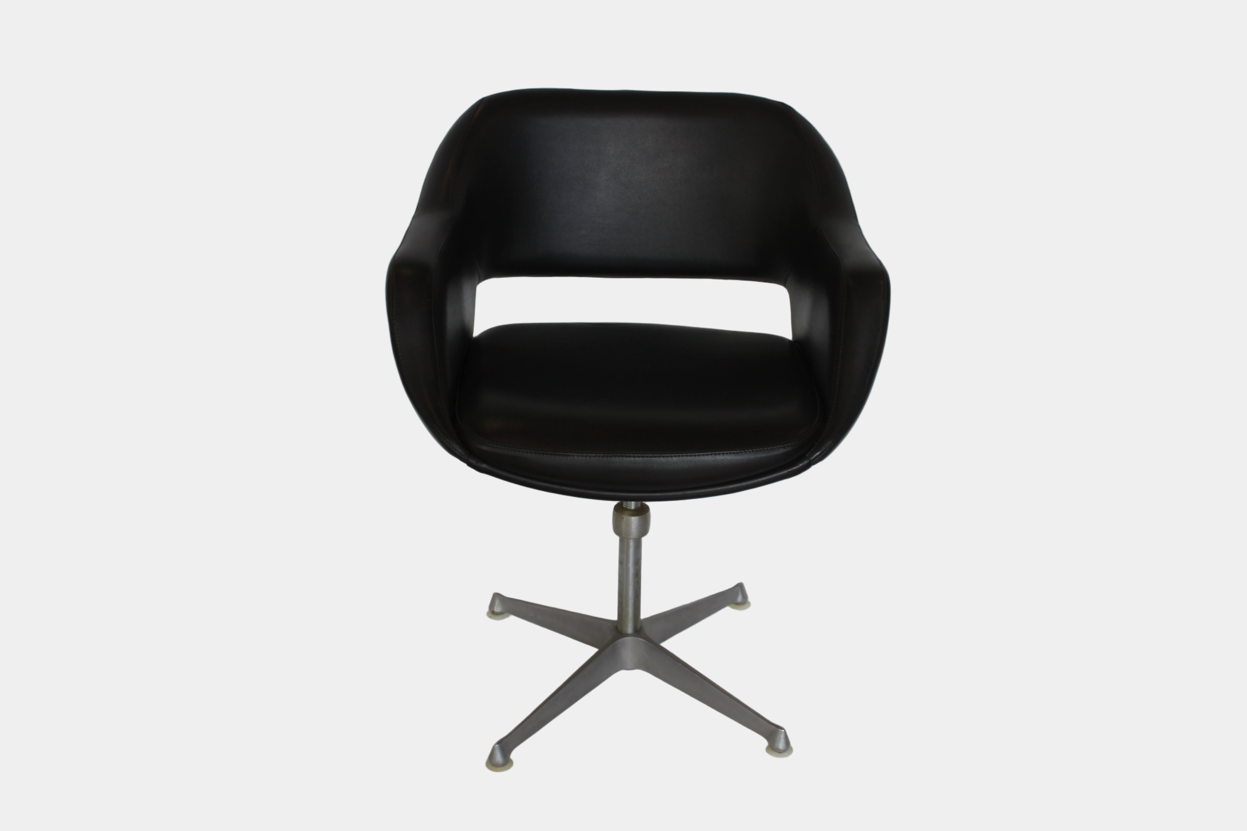 c.1967 Olli Mannermaa “Kilta” Swivel Chair — Danish Deluxe, Australia