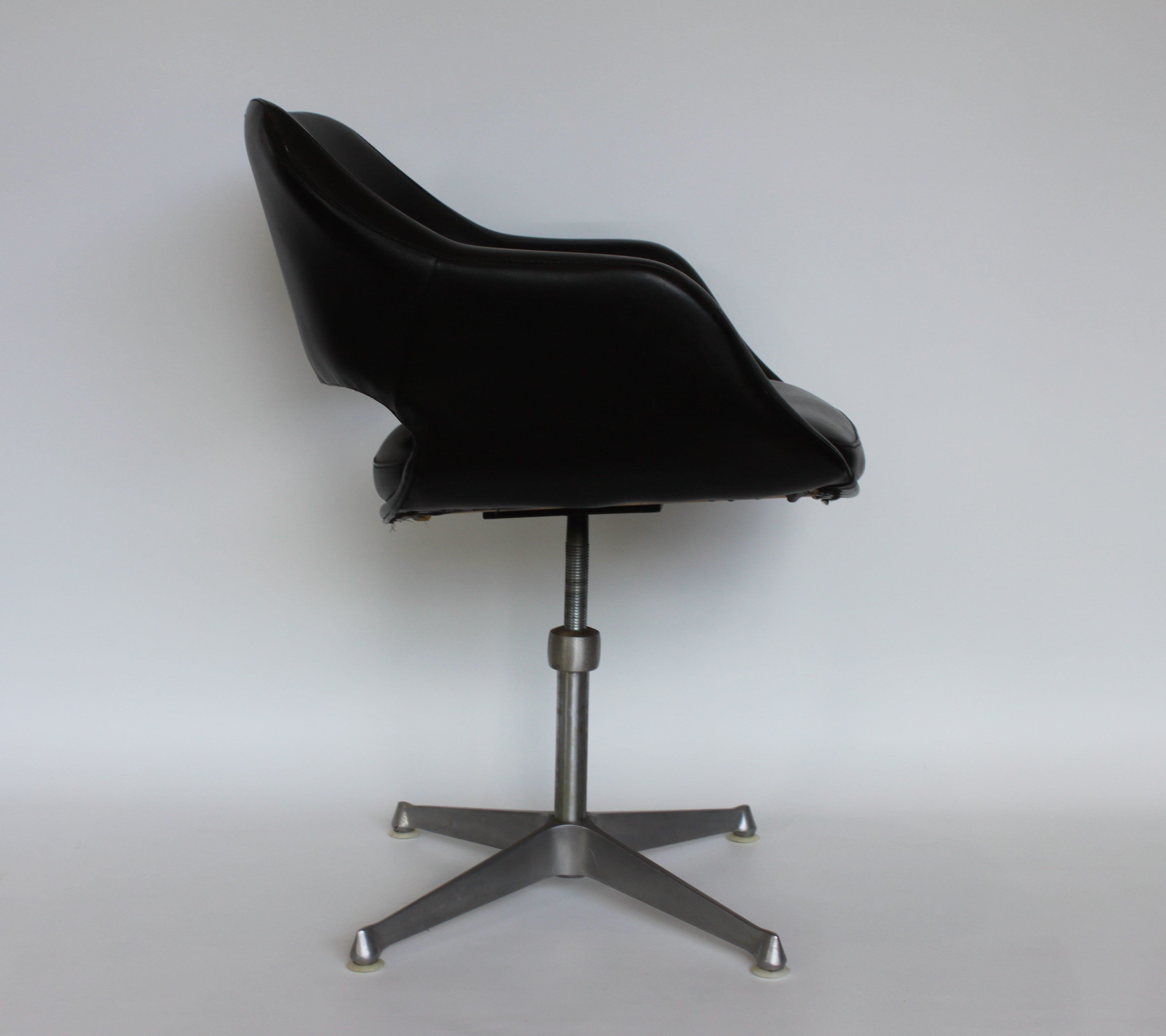 c.1967 Olli Mannermaa “Kilta” Swivel Chair — Danish Deluxe, Australia