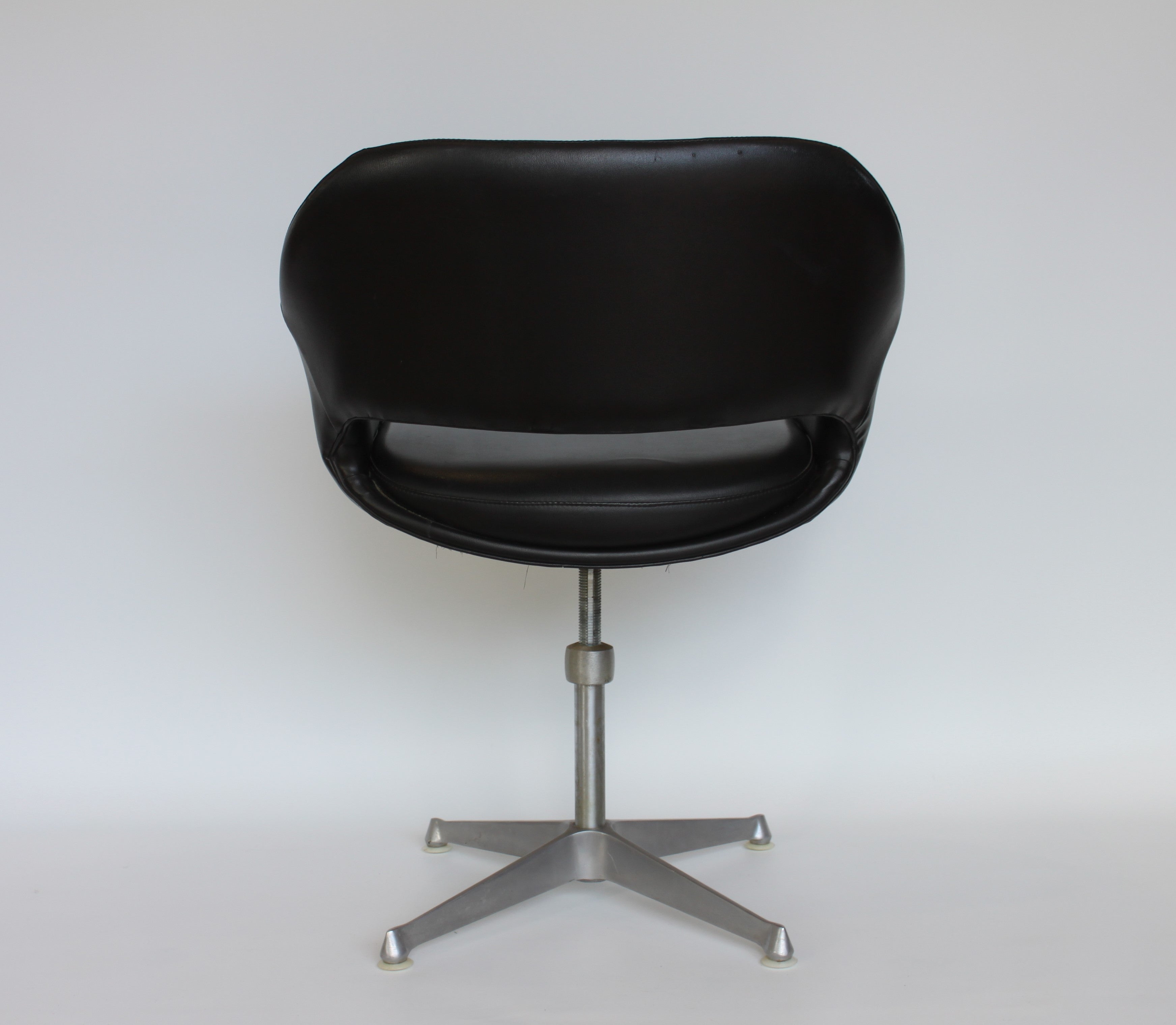 c.1967 Olli Mannermaa “Kilta” Swivel Chair — Danish Deluxe, Australia