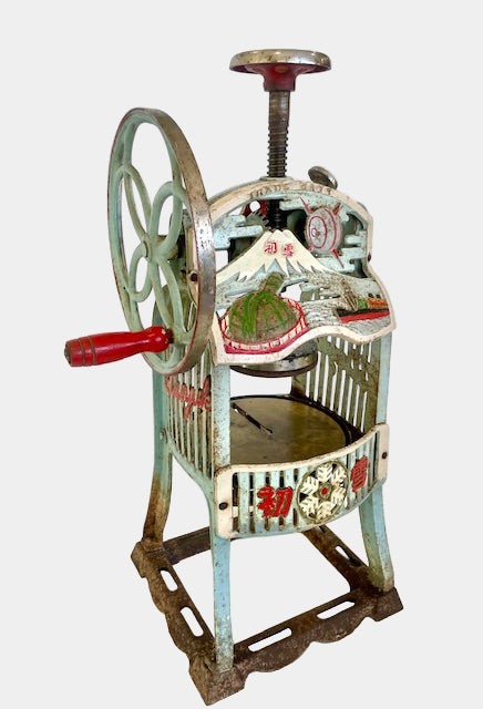 🧊 Hatsuyuki “First Snow” Ice Shaver — Japan c. 1948–1952 (Flat-Plate Scenic Model)