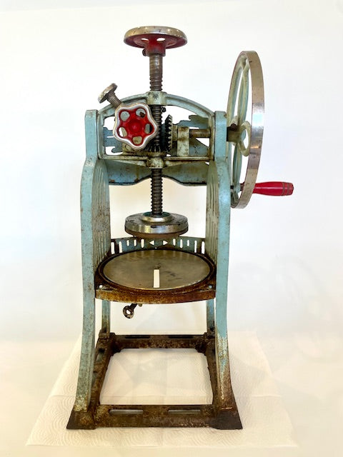 🧊 Hatsuyuki “First Snow” Ice Shaver — Japan c. 1948–1952 (Flat-Plate Scenic Model)