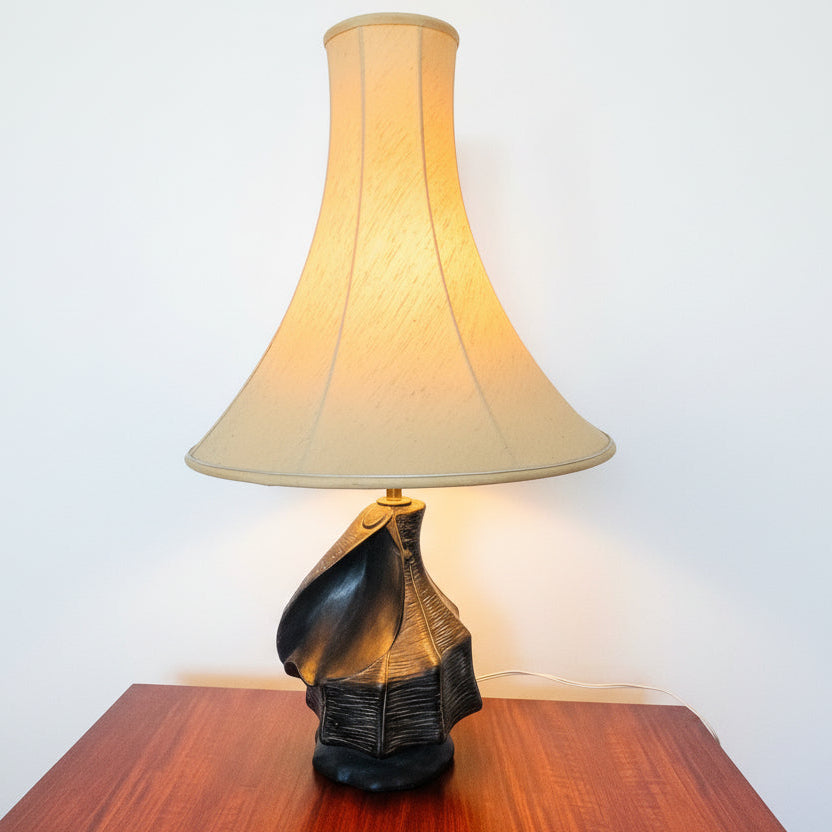 Sculptural midcentury Italian table lamp wiith original shade