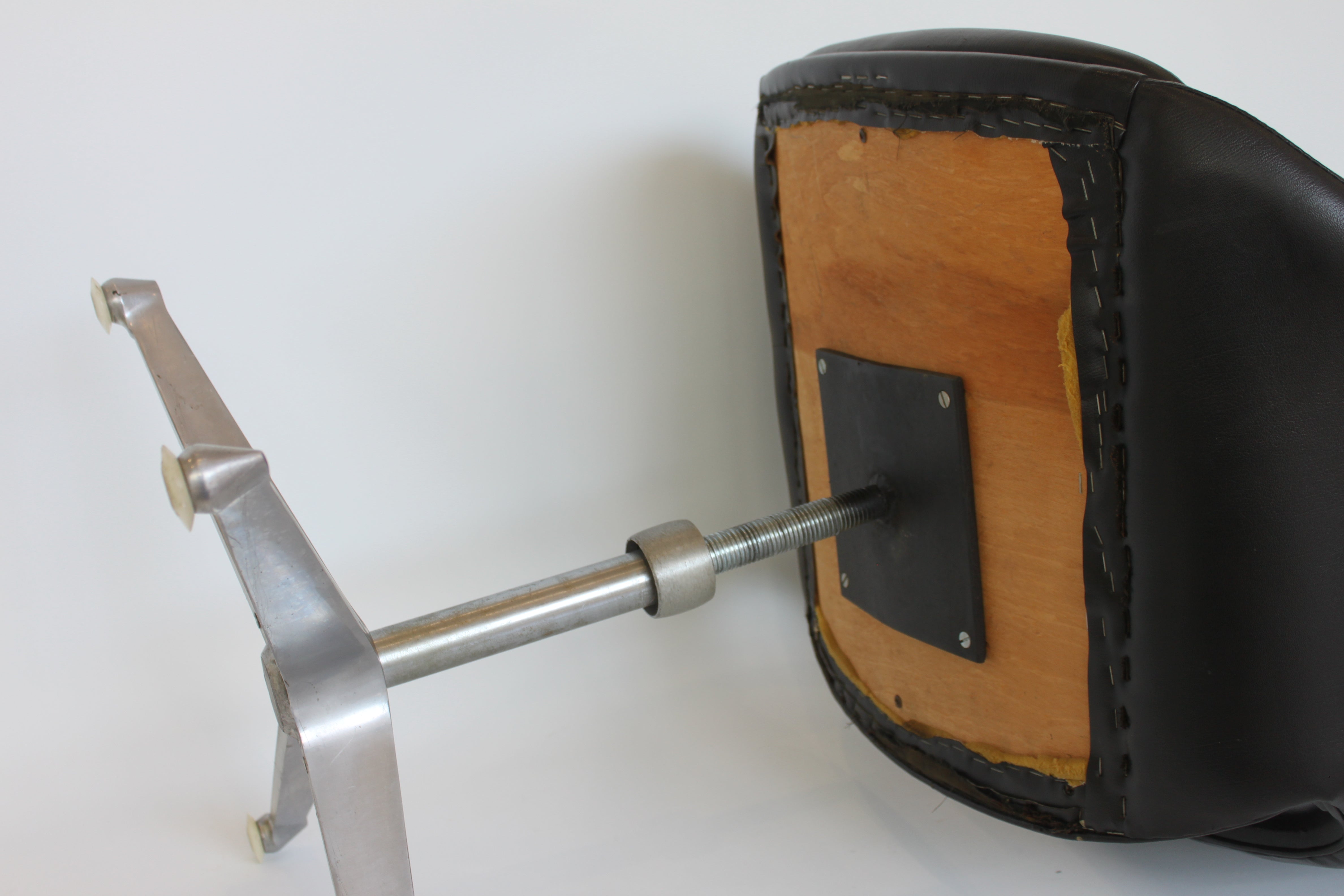 c.1967 Olli Mannermaa “Kilta” Swivel Chair — Danish Deluxe, Australia