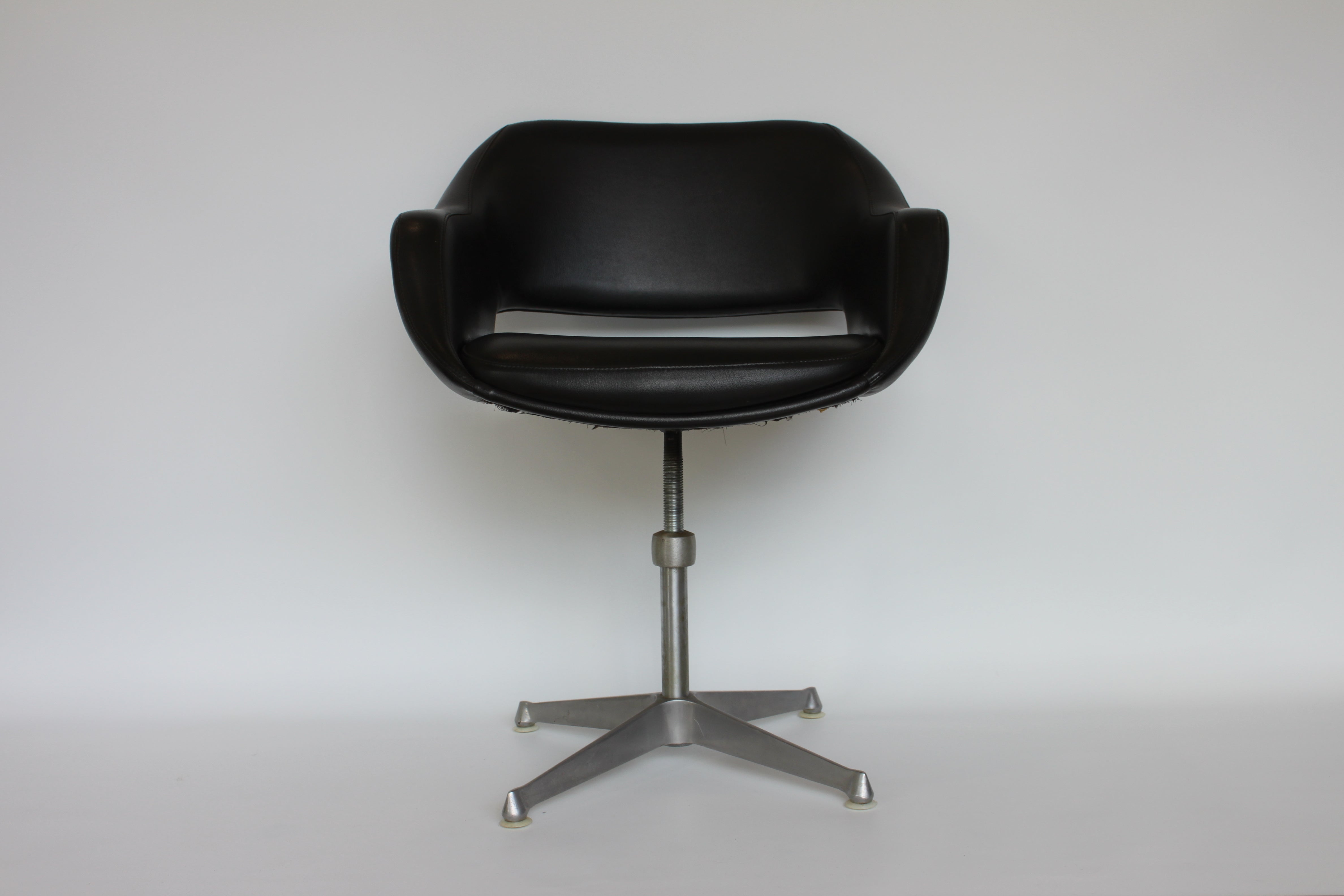 c.1967 Olli Mannermaa “Kilta” Swivel Chair — Danish Deluxe, Australia