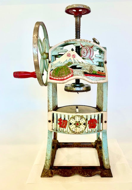 🧊 Hatsuyuki “First Snow” Ice Shaver — Japan c. 1948–1952 (Flat-Plate Scenic Model)