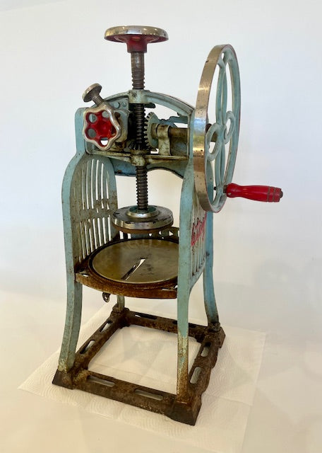 🧊 Hatsuyuki “First Snow” Ice Shaver — Japan c. 1948–1952 (Flat-Plate Scenic Model)