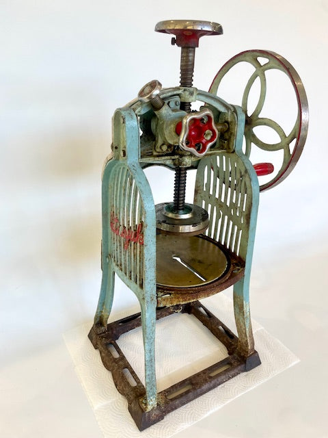 🧊 Hatsuyuki “First Snow” Ice Shaver — Japan c. 1948–1952 (Flat-Plate Scenic Model)