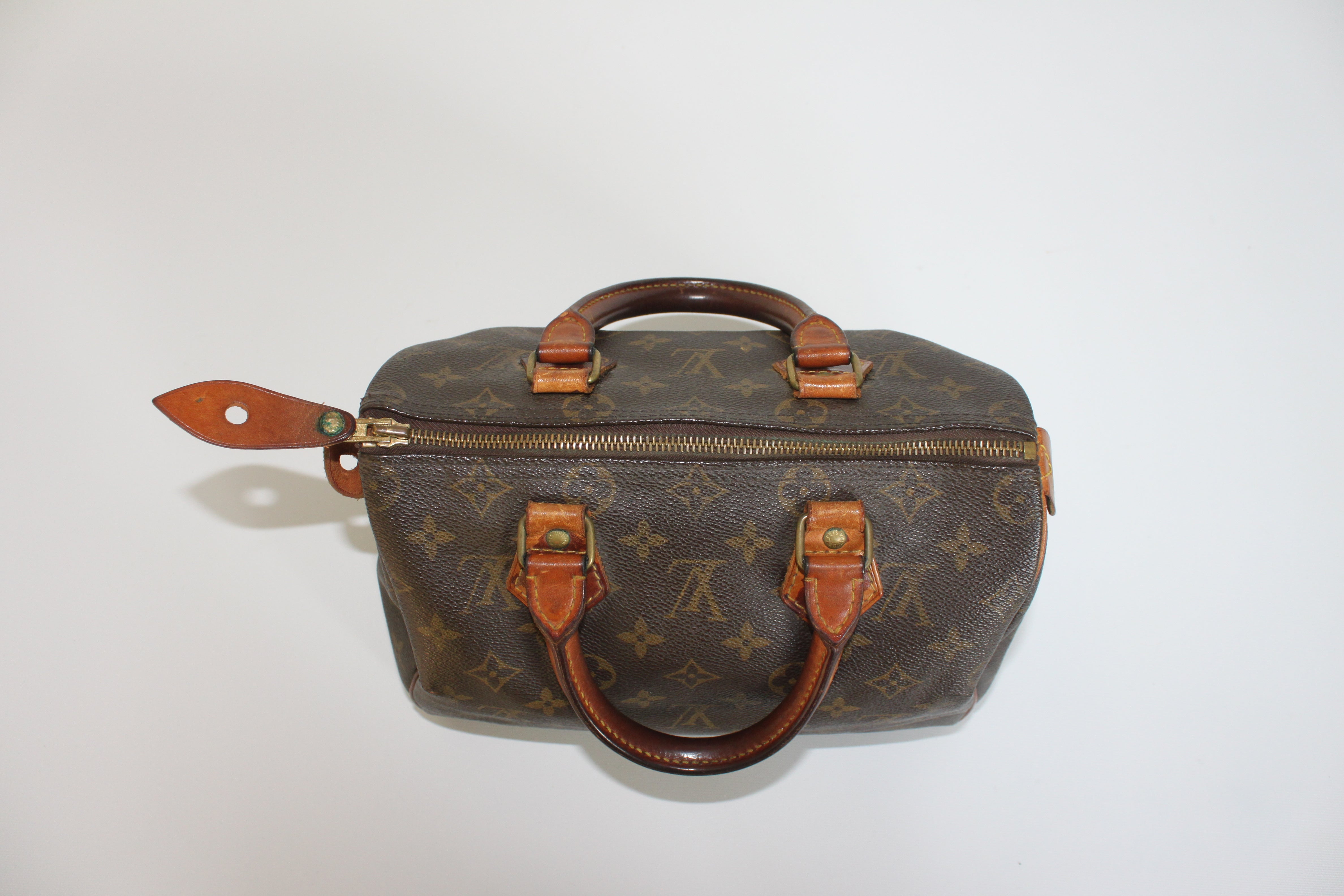 AUTHENTIC LOUIS VUITTON, A SPEEDY HANDBAG